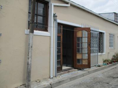 Semi-detached For Rent in Observatory, Cape Town
