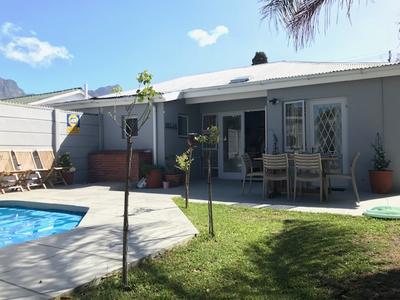 Semi-detached For Rent in Harfield Village, Cape Town